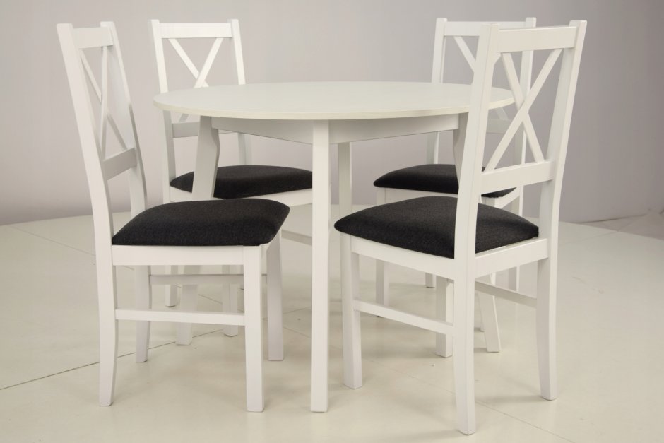 Круглый белый стол со стульями