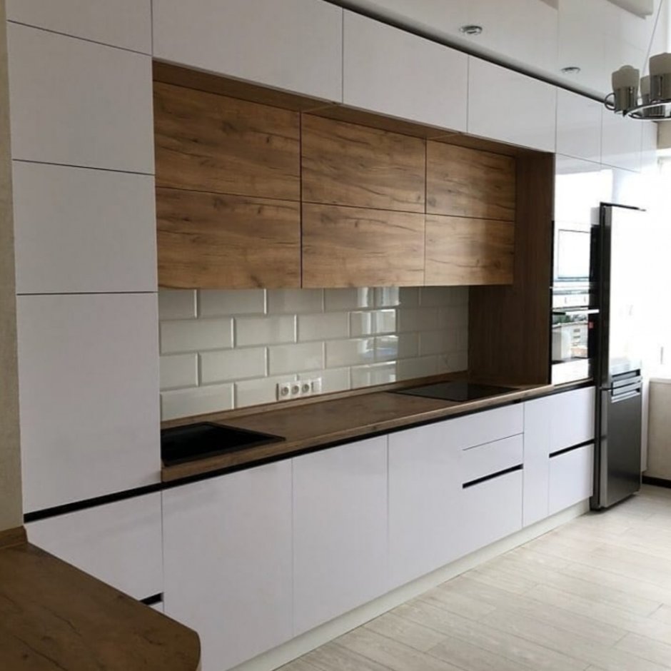 Стильная кухня белая с деревом