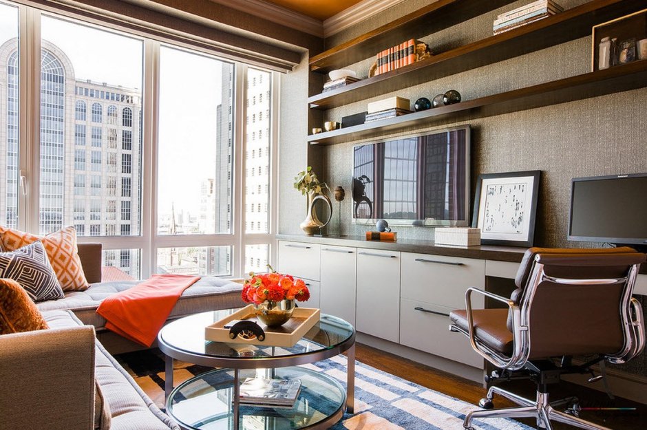 Компьютерный стол на кухне