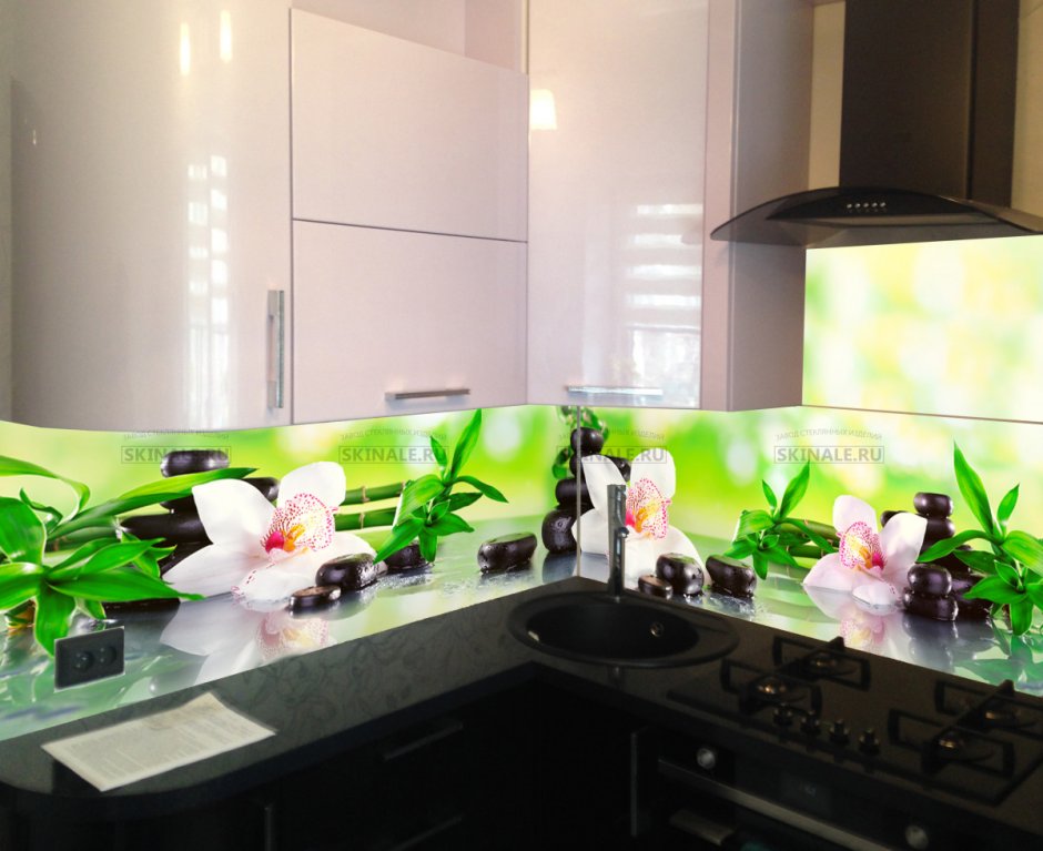 Скинали орхидеи для белой кухни