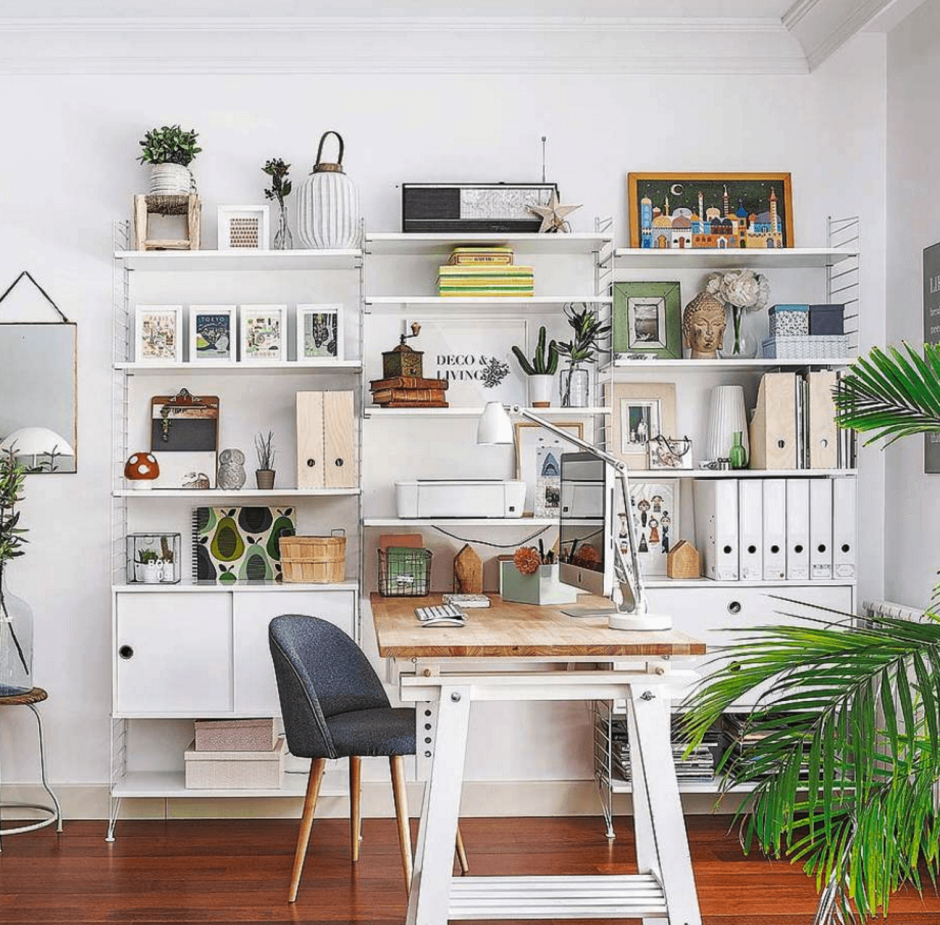 Организация рабочего места в гостиной