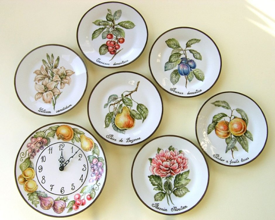 Декоративные тарелки на кухне