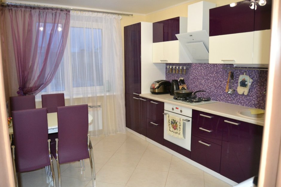 Кухня фиолетовая с бежевым (56 фото)