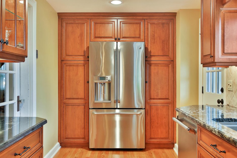 Холодильник вмонтований в кухню (67 фото)
