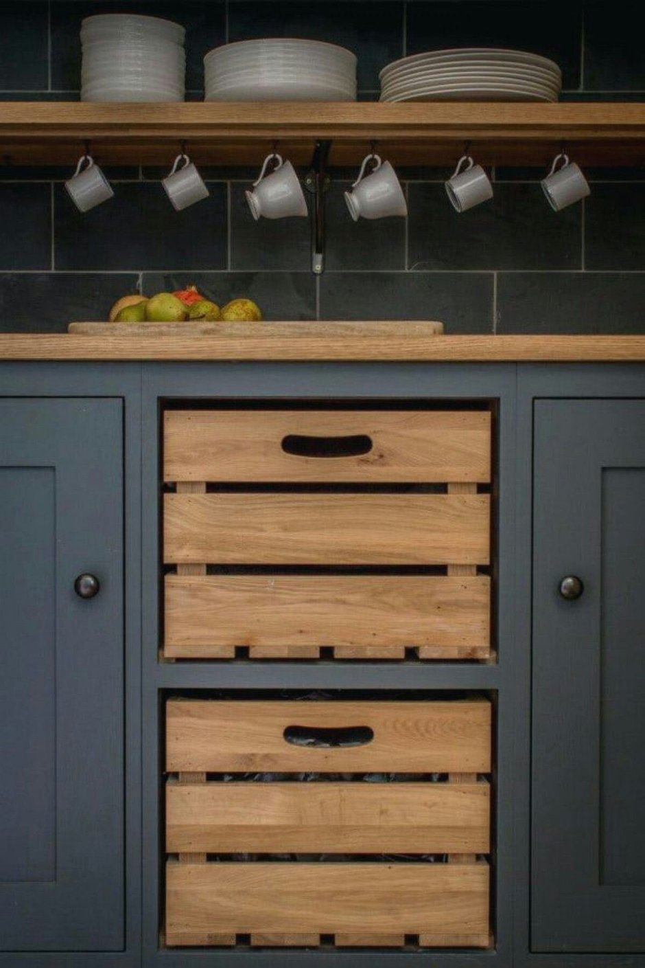 Деревянный шкафчик икеа на кухне