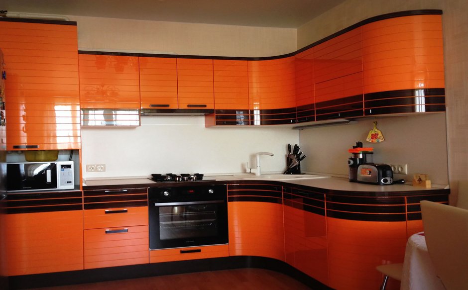 Сочетание цветов в интерьере кухни красно-оранжевое