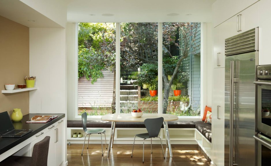 Кухня с панорамными окнами