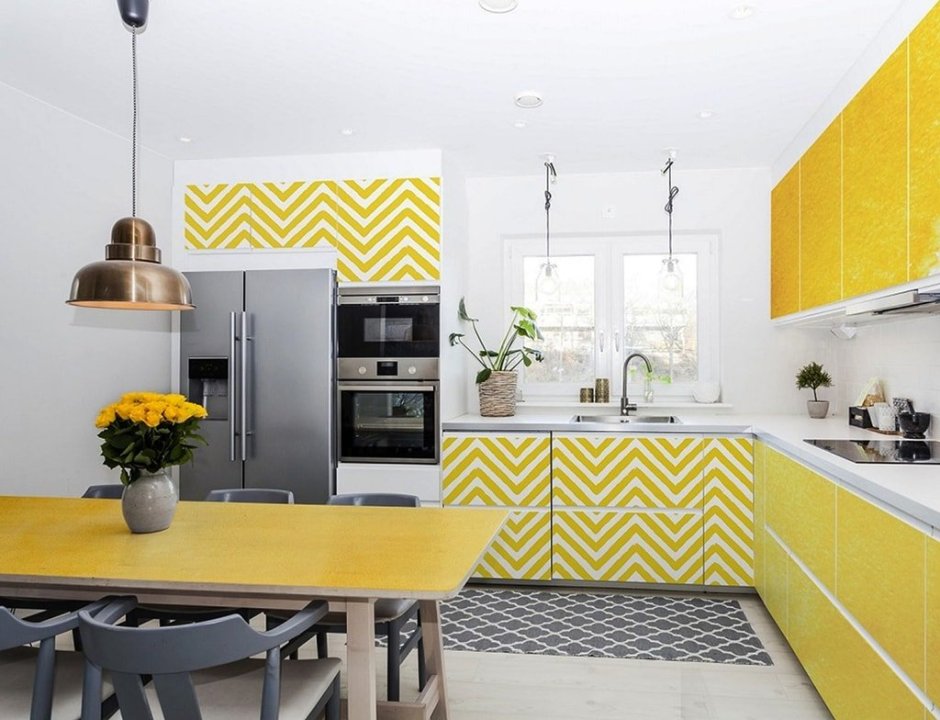 Кухня в желтую комнату