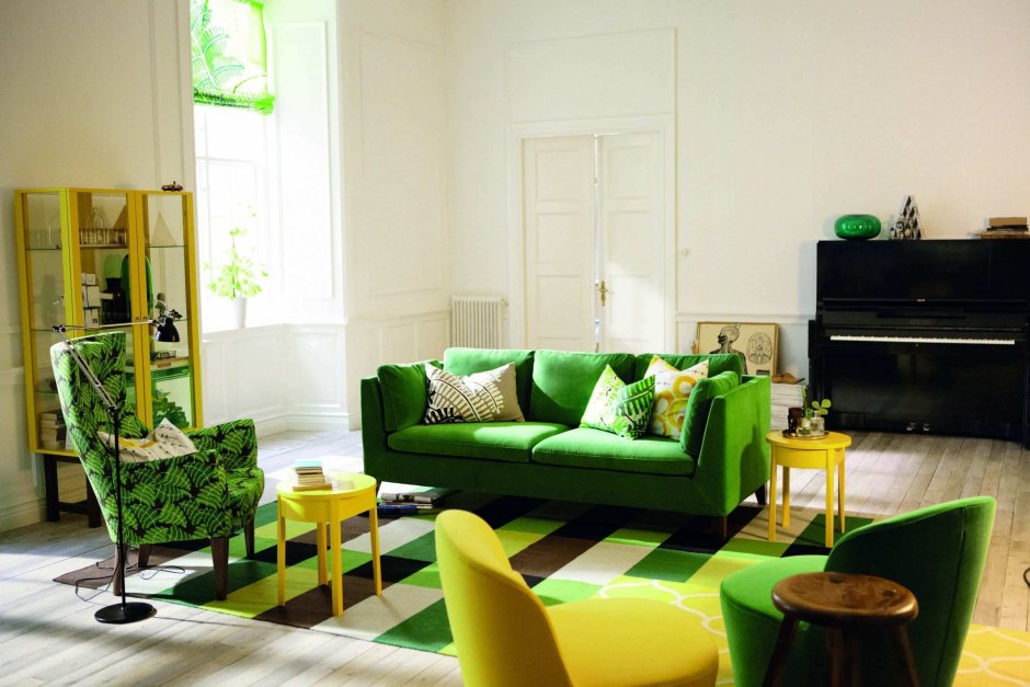Круглый зеленый диван