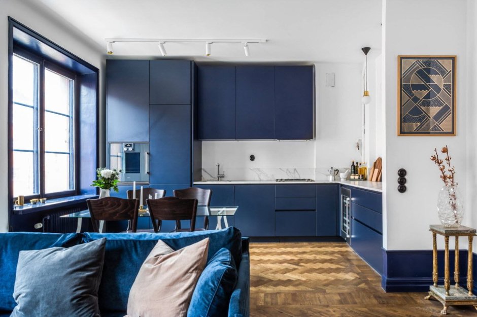 Кухня двухцветная синяя