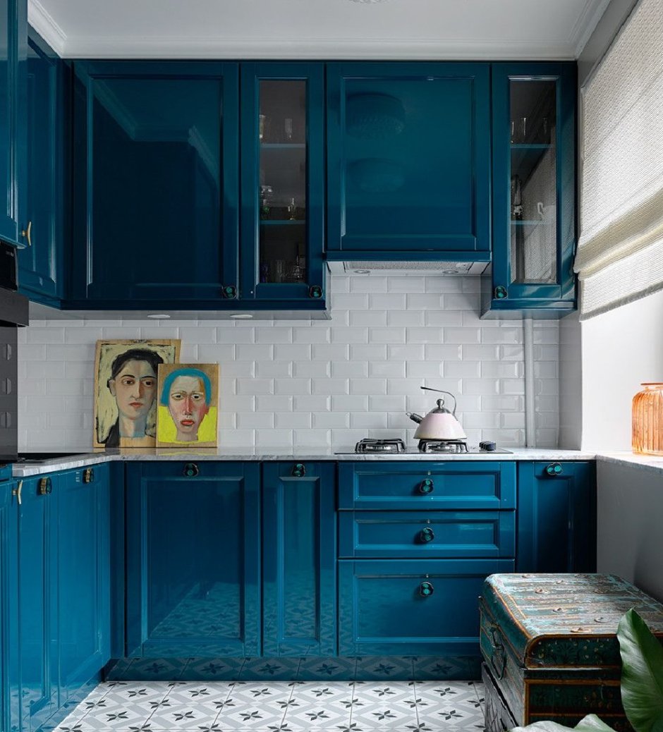 Маленькая синяя кухня (58 фото)