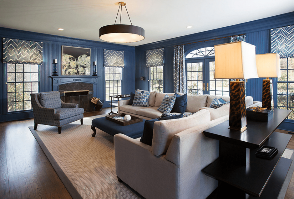 Гостиная с синим угловым диваном