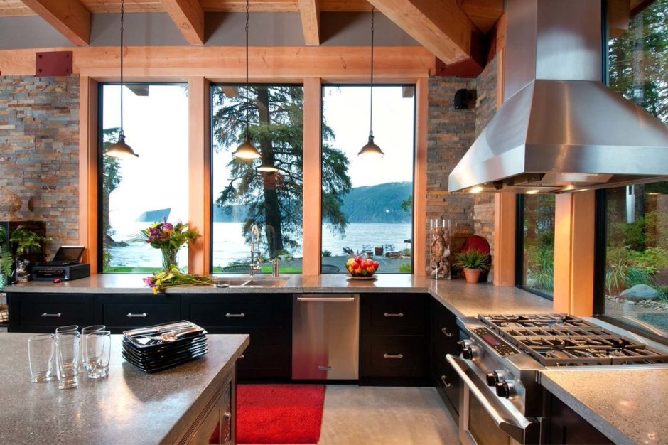 Кухня с панорамными окнами с холодильником