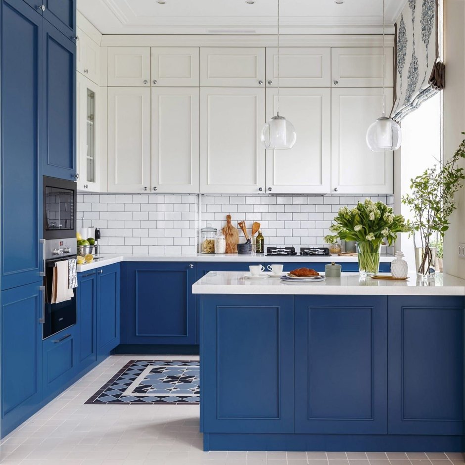 Кухня синяя матовая с деревянной столешницей
