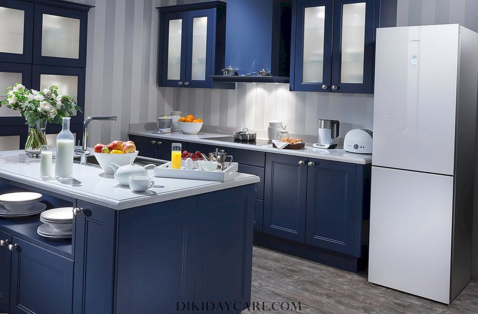 Темно синяя кухня