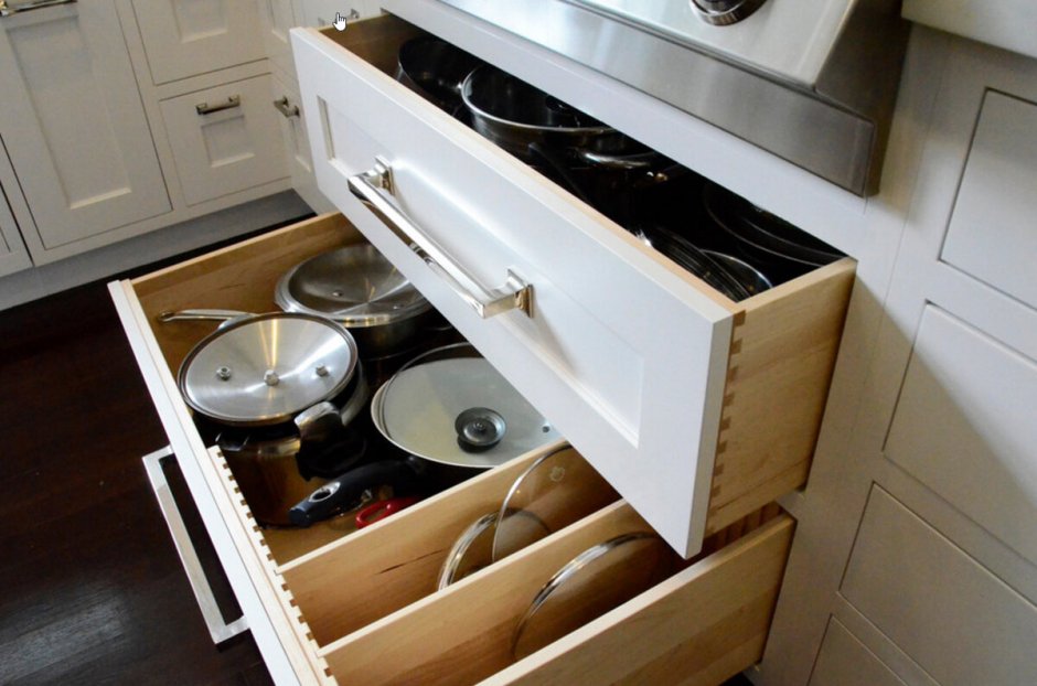 Выдвижной ящик для кастрюль и сковородок