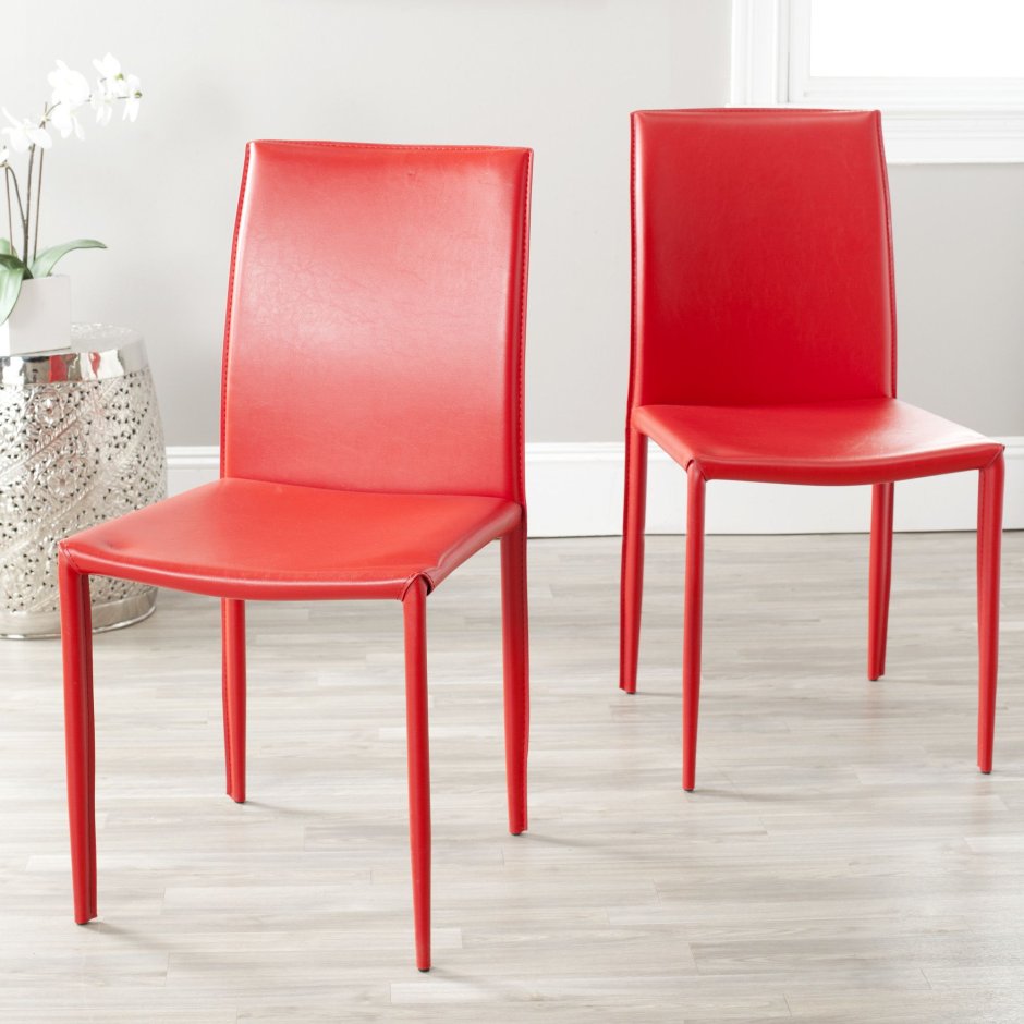 красные стулья в интерьере