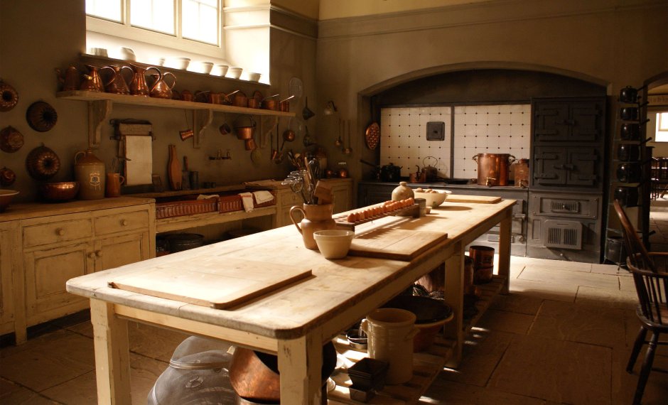 Средневековая кухня с очагом