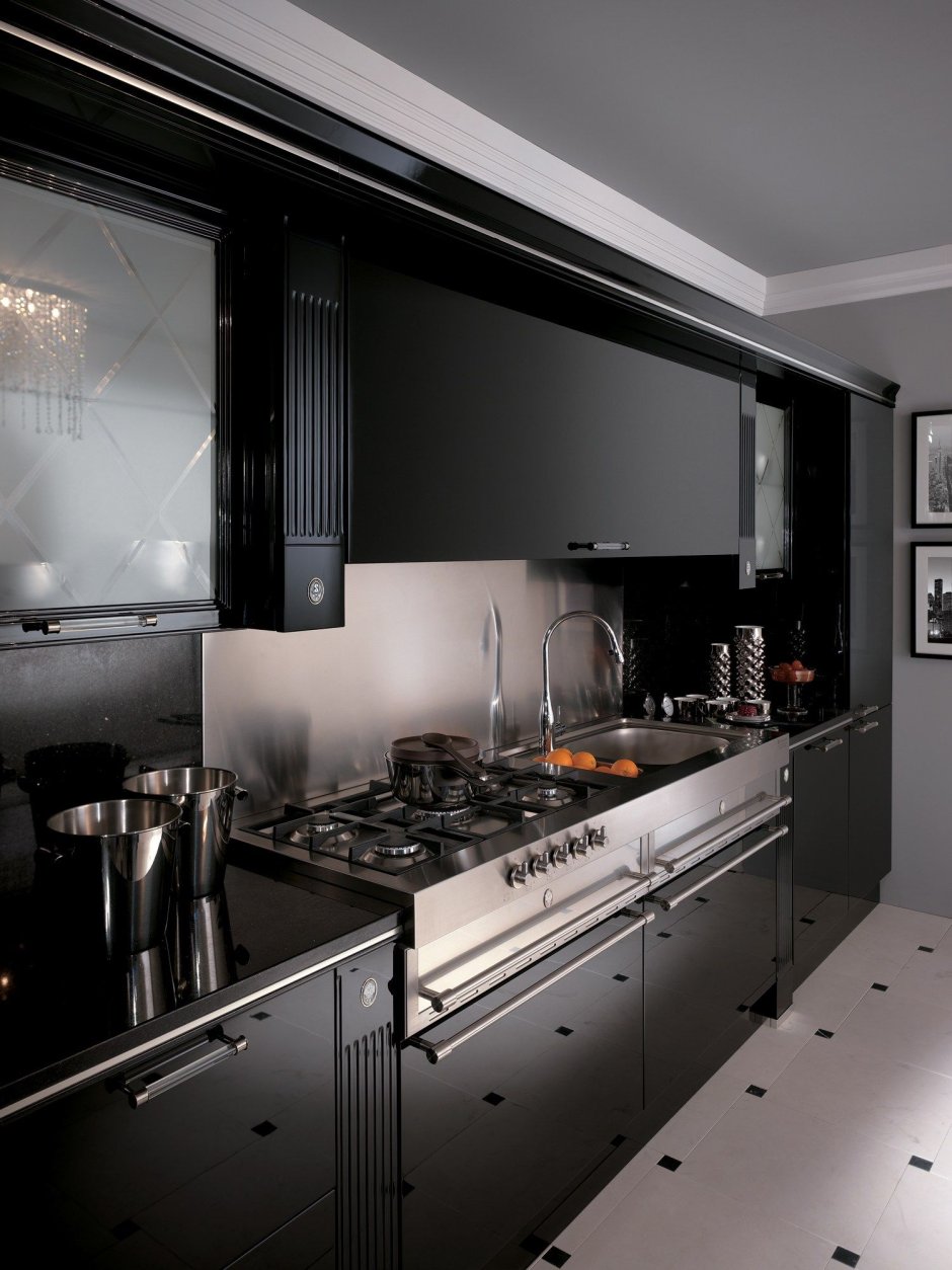 Белая кухня с темно серой столешницей