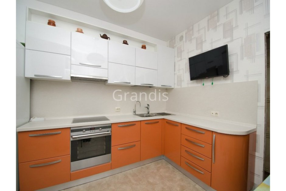 Кухонный гарнитур белый верх персиковый низ