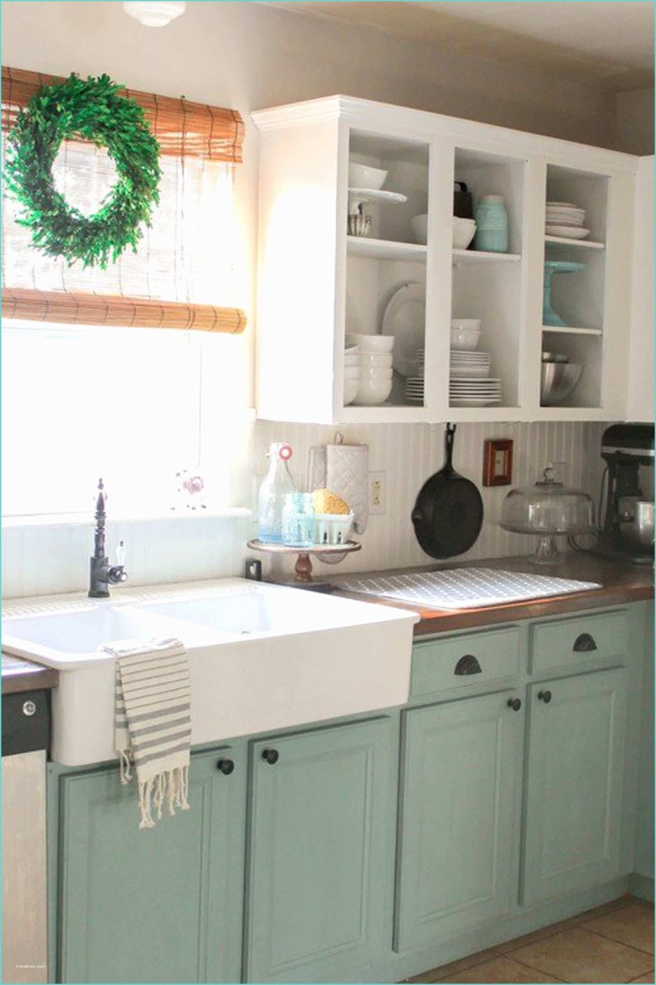 Мятный цвет стен на кухне