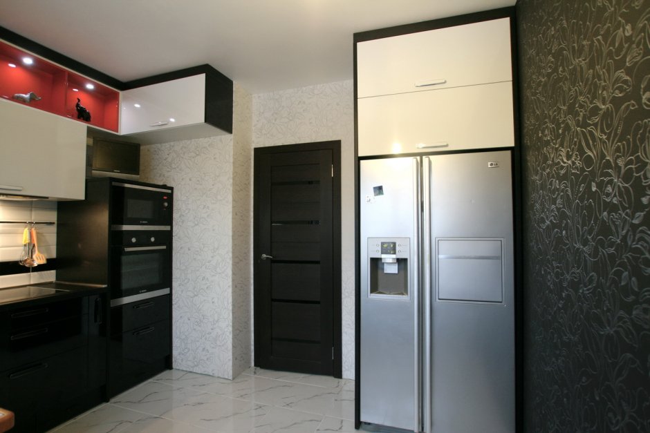 Двери черные на кухне