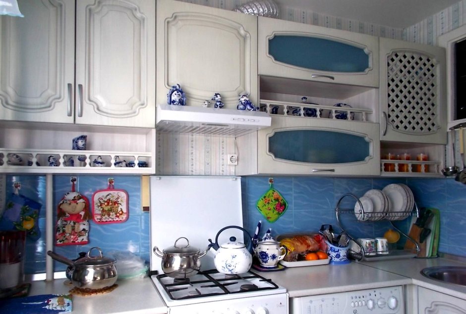 Кухня голубой шелк