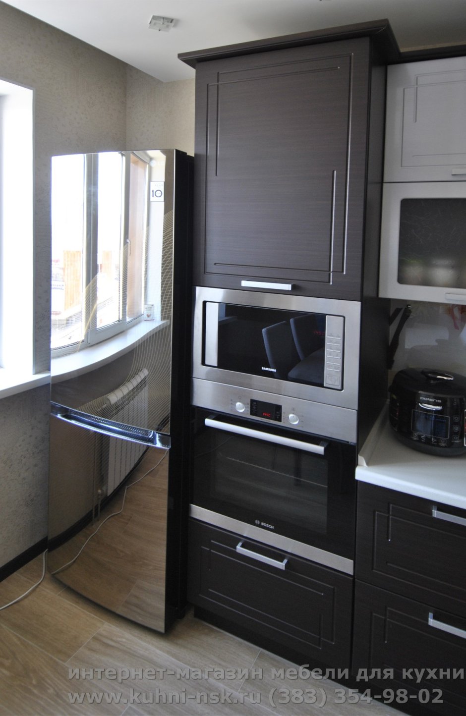 Кухонный гарнитур с двустворчатым холодильником