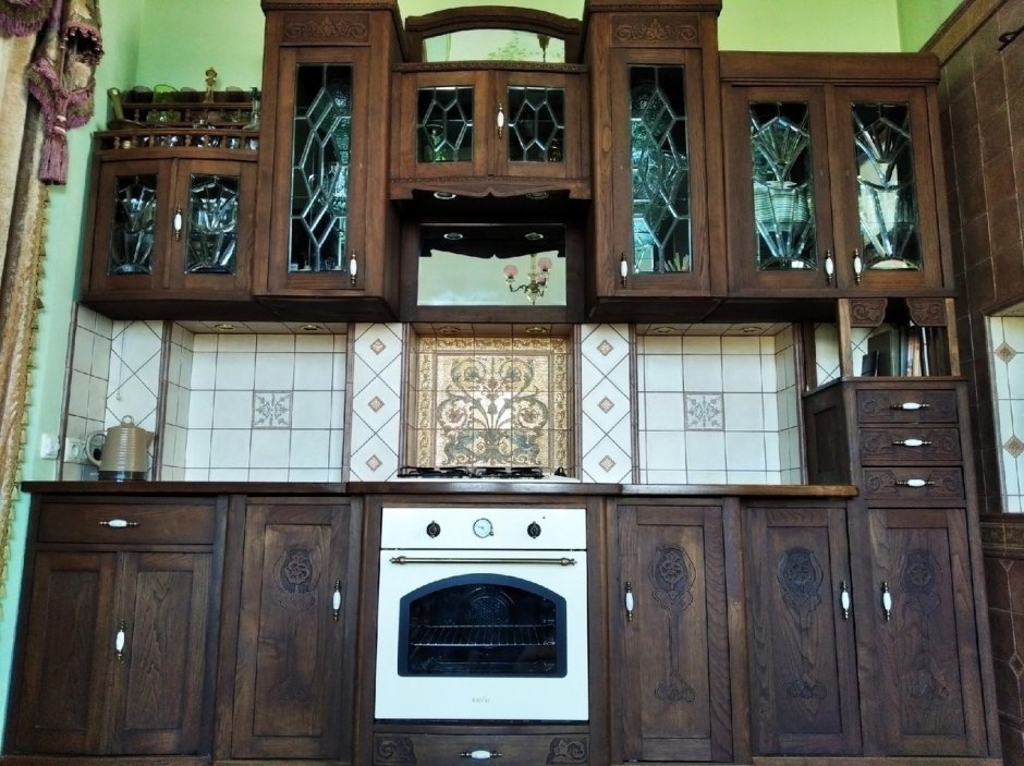 Кухонный гарнитур из старинных буфетов