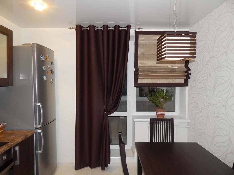 Кухня с двумя окнами