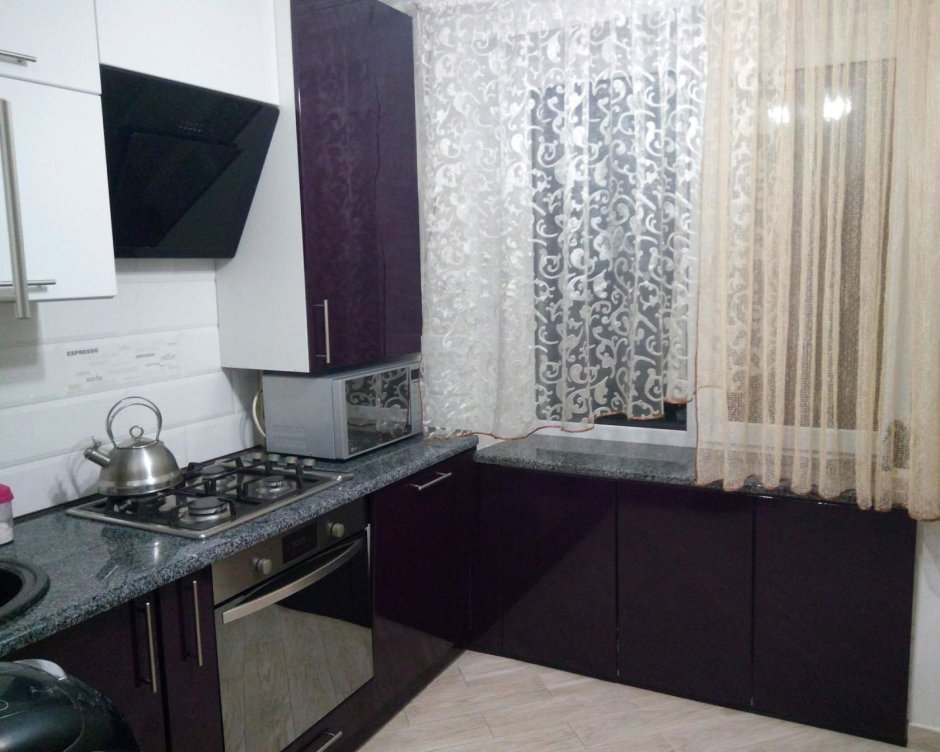 Кухня в классическом стиле темная