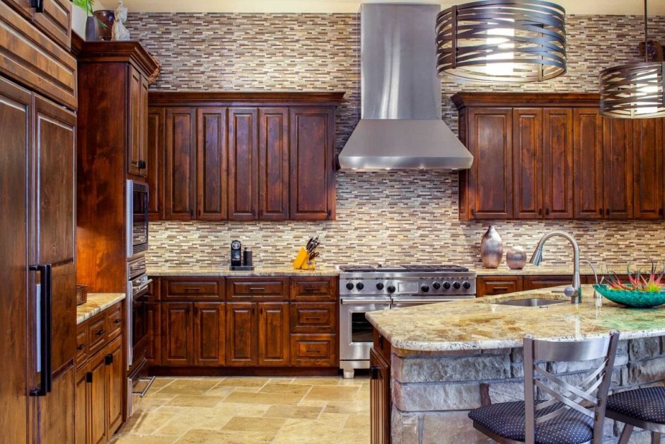 Каменная столешница для деревянной кухни