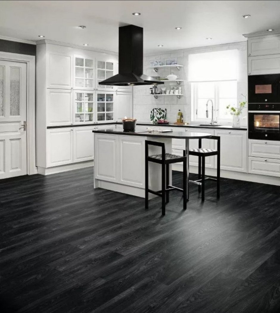 Серокортчневый пол на кухне