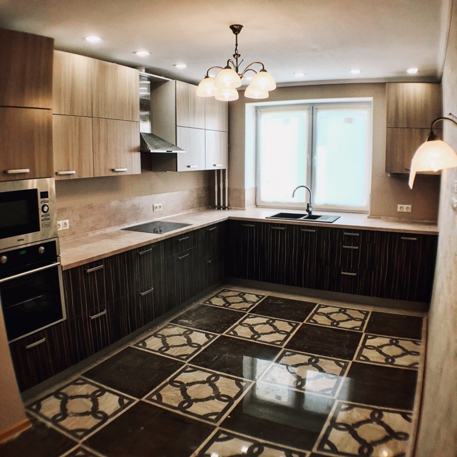 Следы на темной кухне