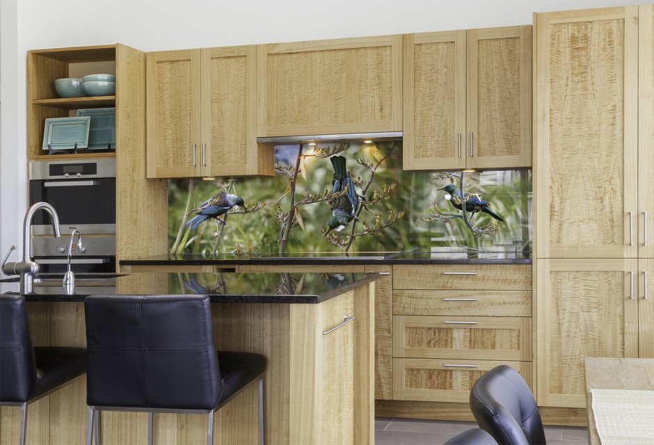 Кухонный фартук из стекла под дерево