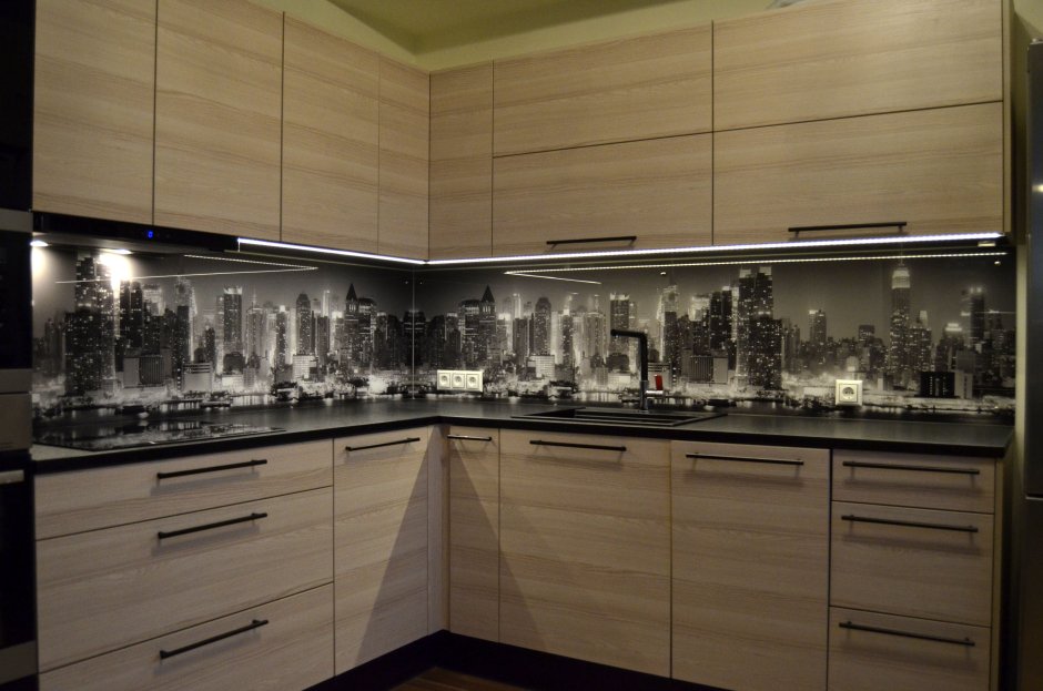 Стекло на фартук для кухни