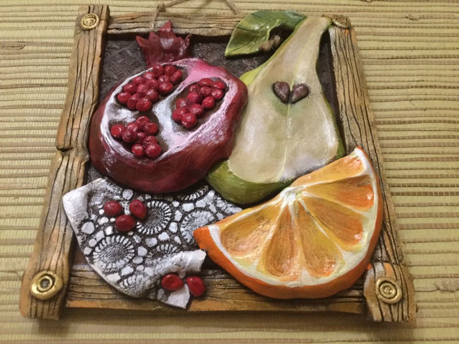 Панно из декоративных фруктов
