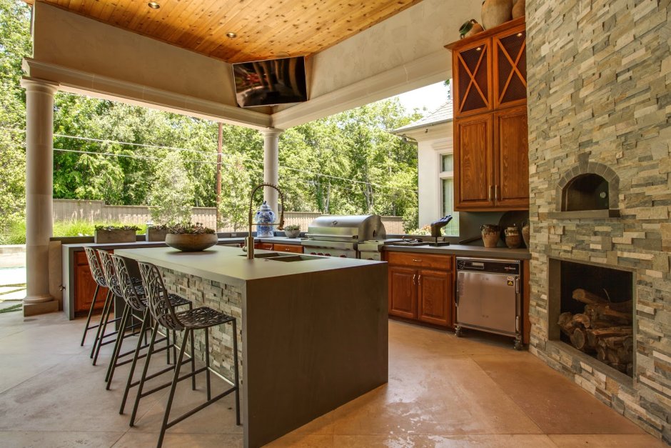 Открытая кухня дома в современном стиле