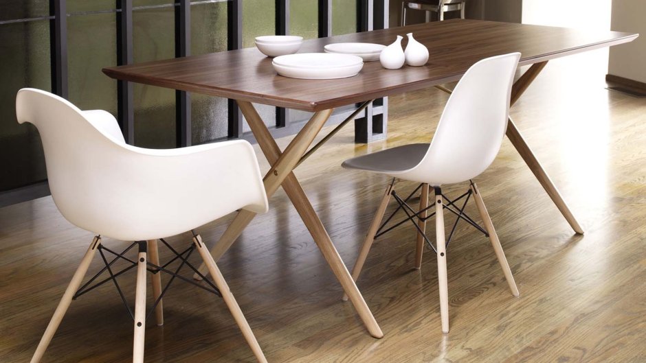 Стул Eames DAW (Dining Armchair Wood) с металлическими ножками