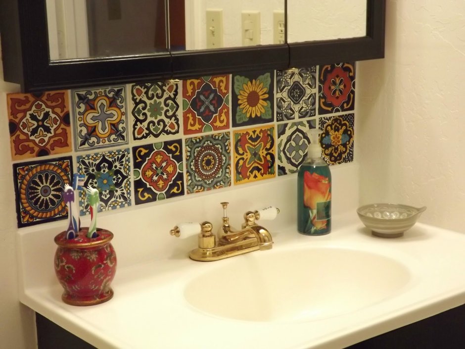 Ванная комната с мексиканской плиткой