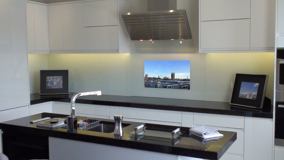 Встроенный телевизор в кухонный гарнитур