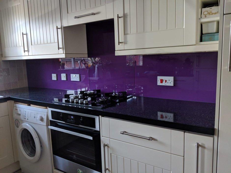 Фиолетовая кухонная плита