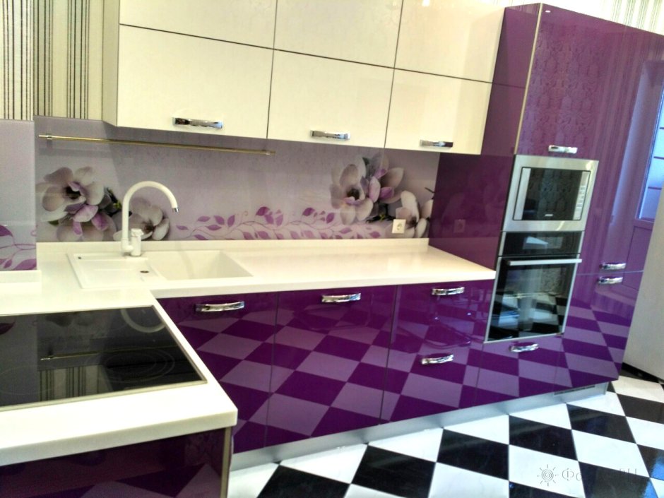 Плитка на фартук для бело фиолетовой кухни-
