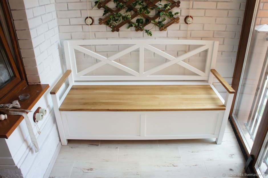 Скамейка деревянная на кухню