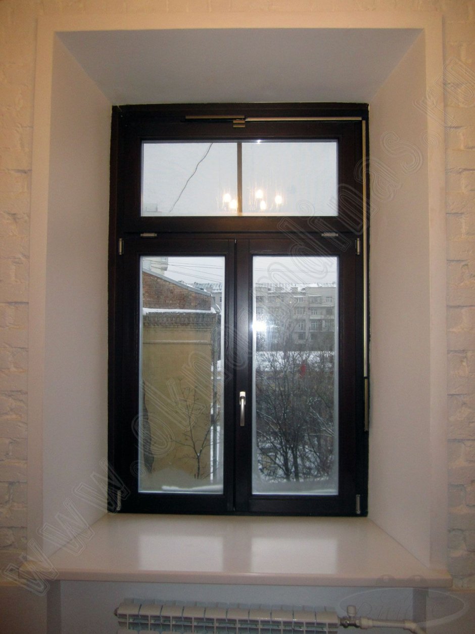 Трехстворчатое окно с фрамугой снизу