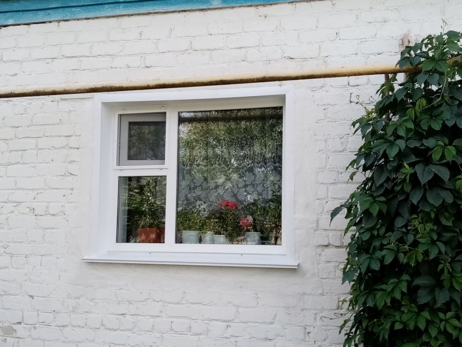 Пластиковые окна с форточкой вид с улицы