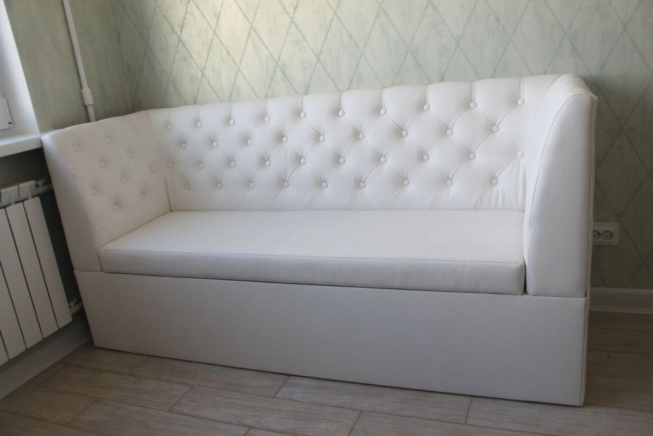 Белый кухонный диванчик