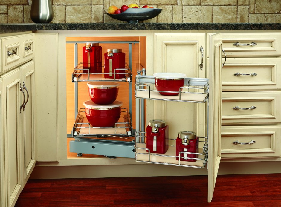 Угловая кухня с пеналом