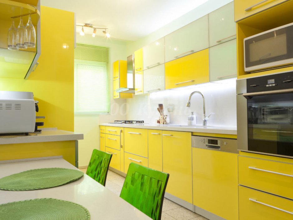 Декор кухни в желтом цвете