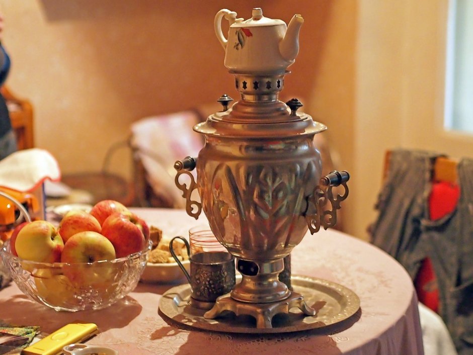 Чайная станция с самоваром